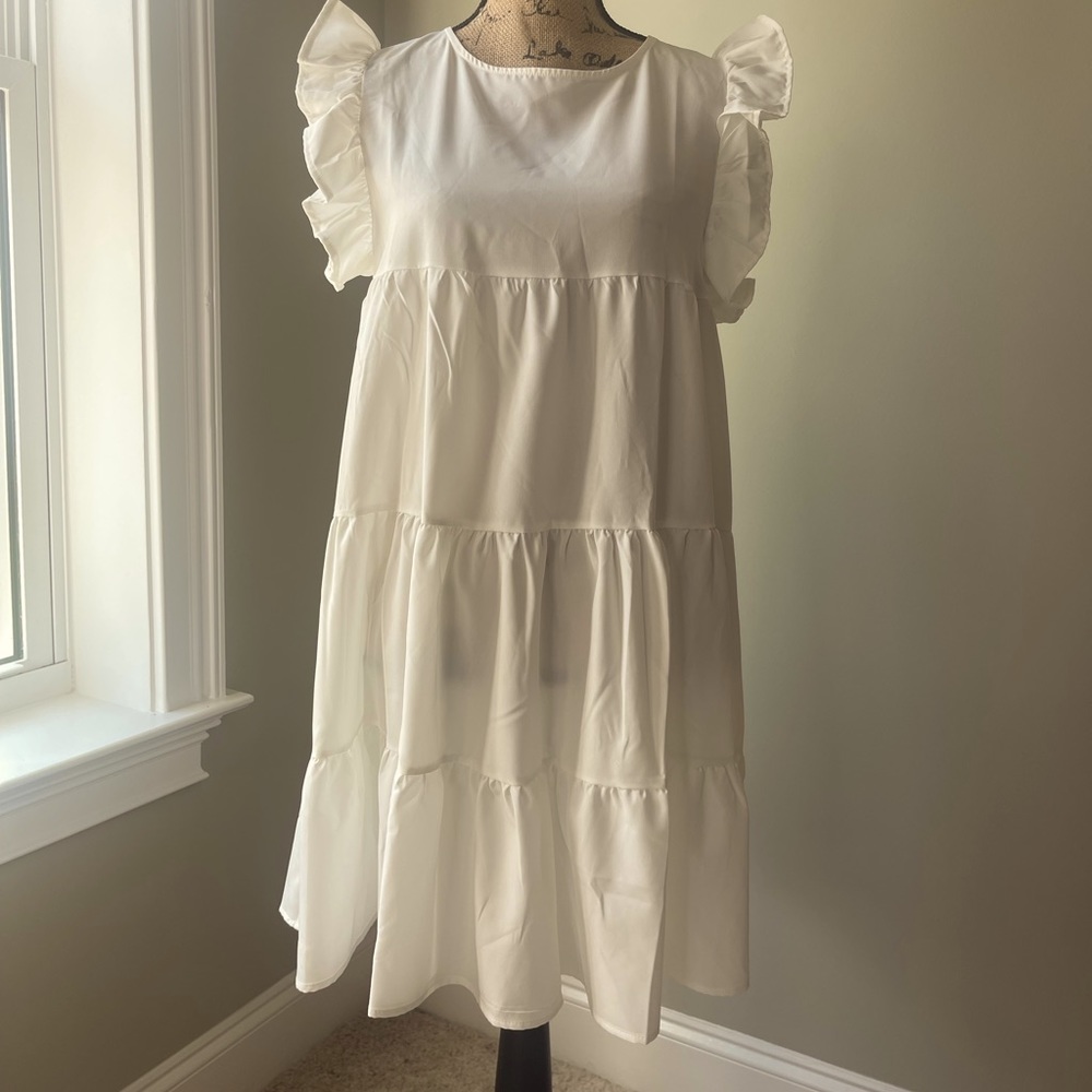 Ladies Summer Dress, Size Medium. White, never worn!